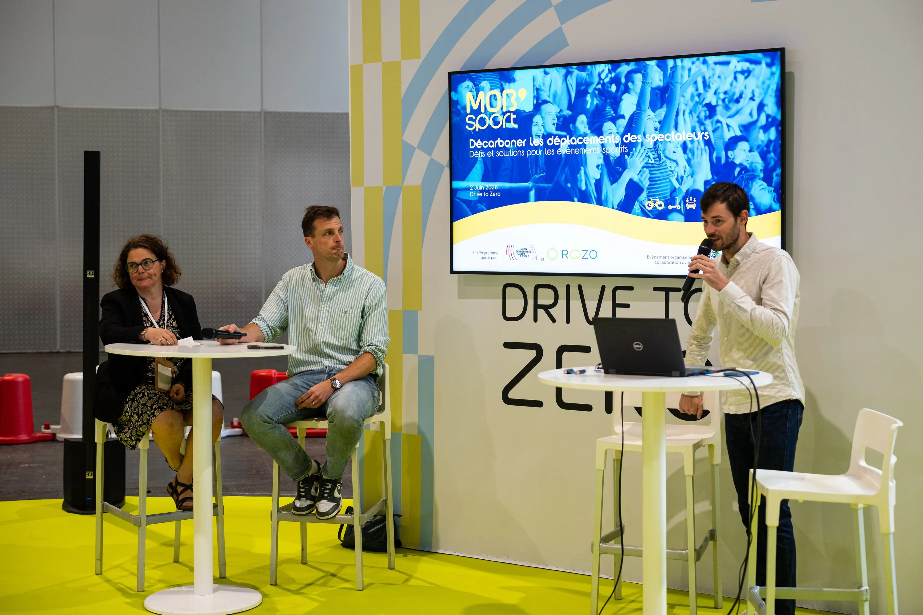 Table ronde sur le stand « Drive to Zero » du salon de la mobilité