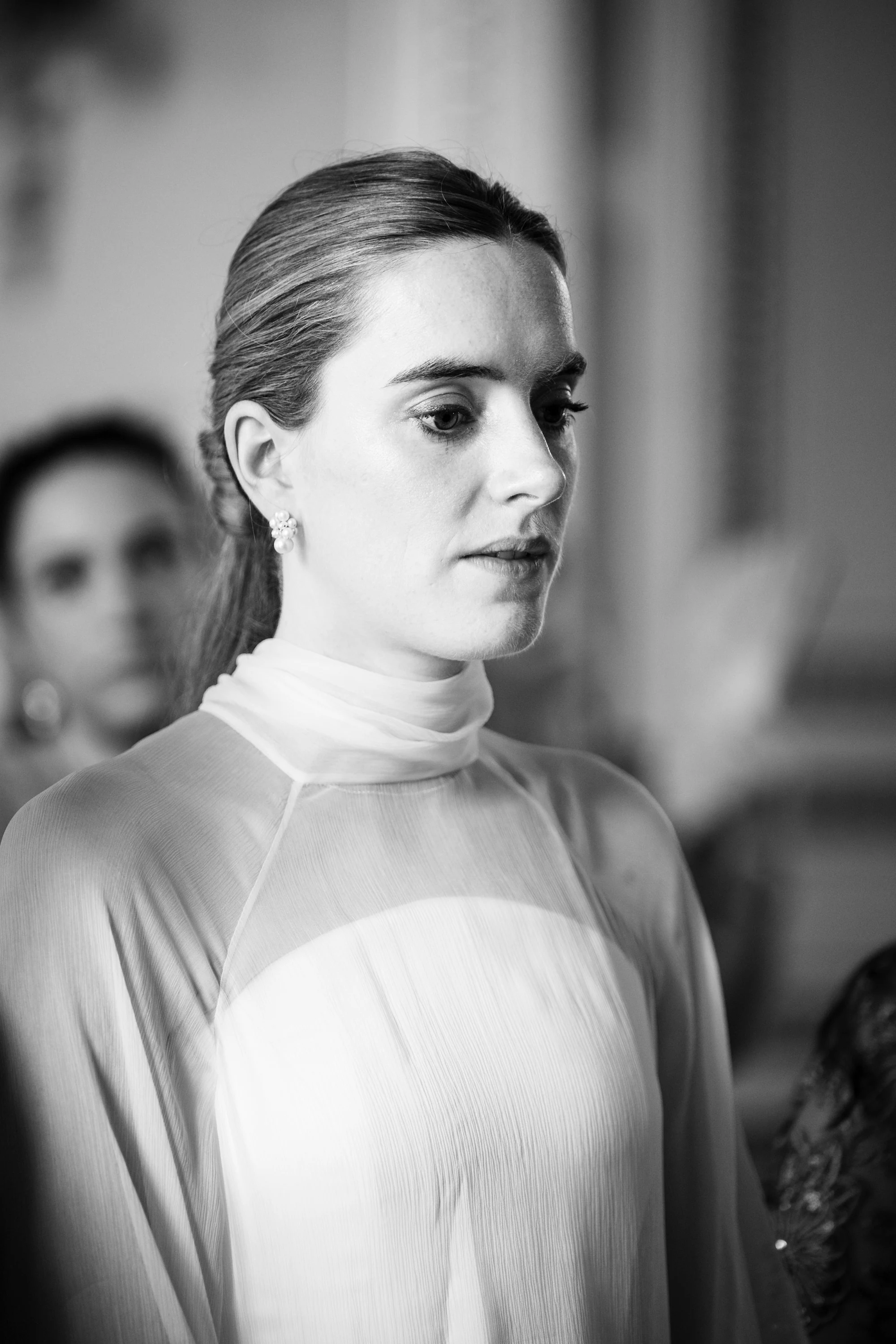 Portrait en noir et blanc d'Hélène le jour de son mariage civil