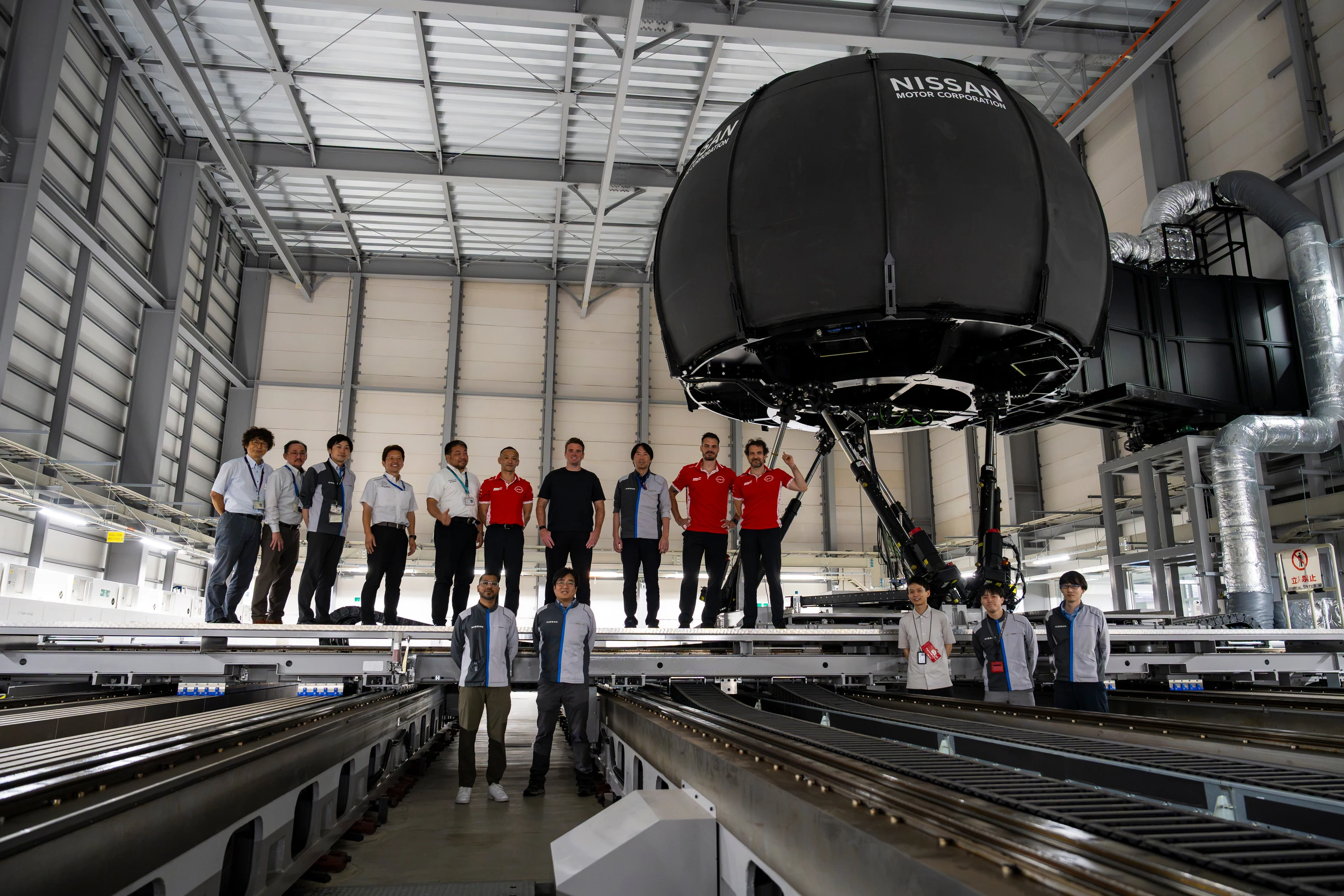 Le simulateur de pilotage du centre Nismo, division sport automobile de Nissan